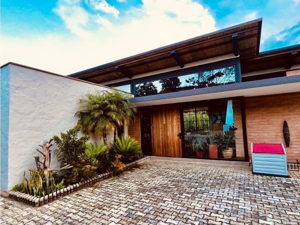 FOR SALE: SELF-SUSTAINABLE COUNTRY HOUSE - EL CANADA (CARMEN VIBORAL)